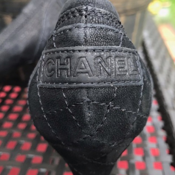 Black Chanel Suede Pumps Size 7 - Picture 3 of 8